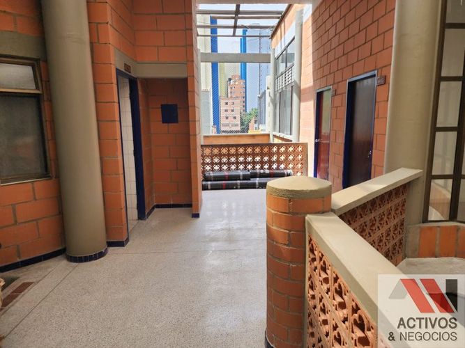 Edificio en venta en Villa Nueva, Medellín, 1664 m² · foto 2 de 6