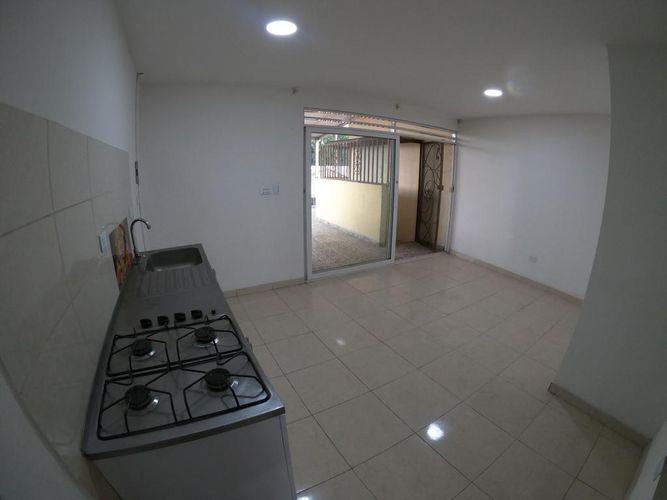 Edificio en venta en Las Granjas, Cali, 730 m² · foto 2 de 14