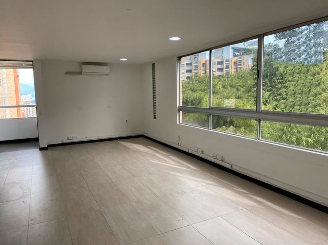 Oficina en arriendo en El Poblado, Medellín, 47 m² · foto 3 de 16