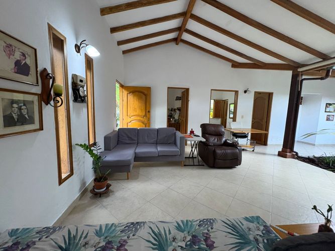 Casa de 4 alcobas en venta en Simon Bolivar Sb (Centro), Copacabana, 230 m² · foto 9 de 24