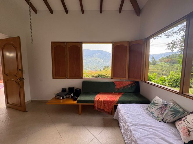 Casa de 4 alcobas en venta en Simon Bolivar Sb (Centro), Copacabana, 230 m² · foto 10 de 24