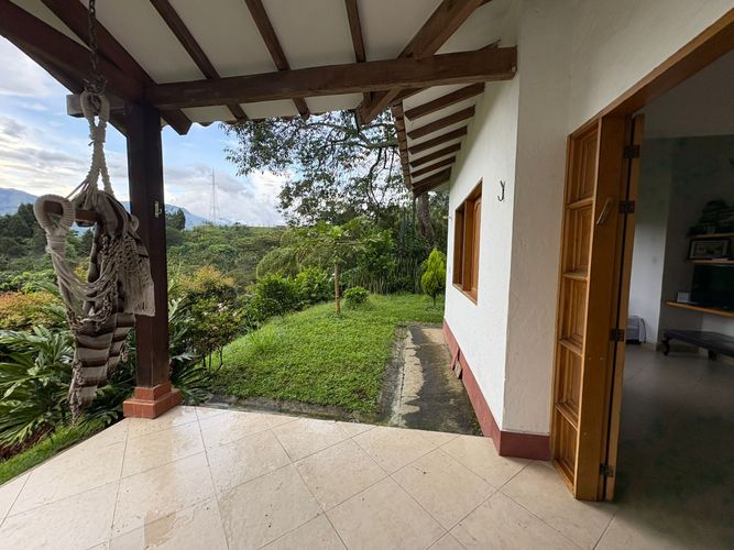 Casa de 4 alcobas en venta en Simon Bolivar Sb (Centro), Copacabana, 230 m² · foto 2 de 24