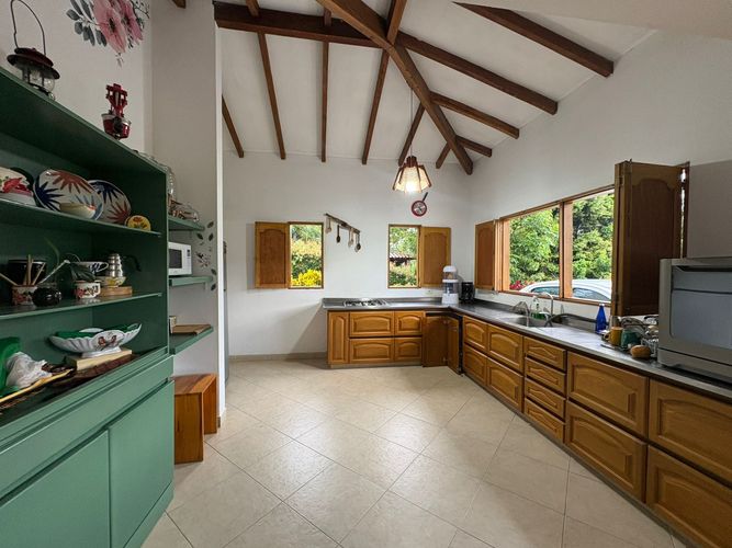 Casa de 4 alcobas en venta en Simon Bolivar Sb (Centro), Copacabana, 230 m² · foto 5 de 24