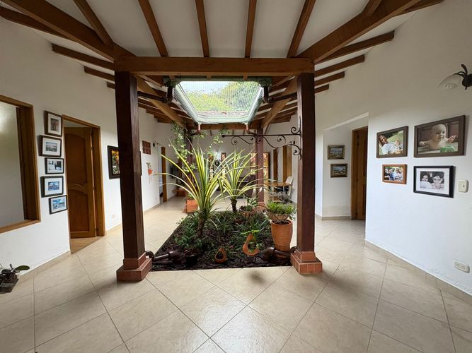 Casa de 4 alcobas en venta en Simon Bolivar Sb (Centro), Copacabana, 230 m² · foto 23 de 24