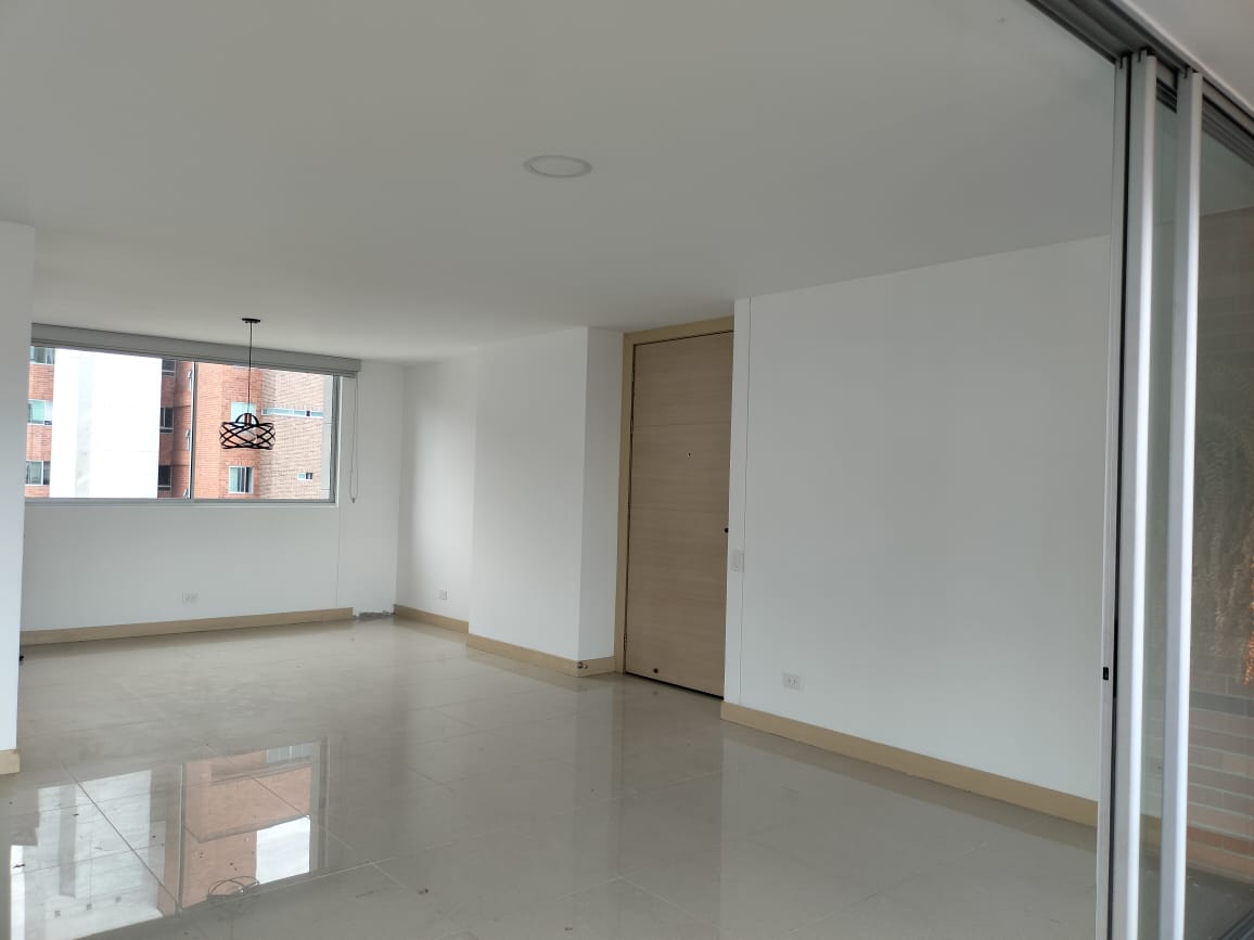 Apartamento en arriendo en El Poblado, Medellín · foto 3 de 20