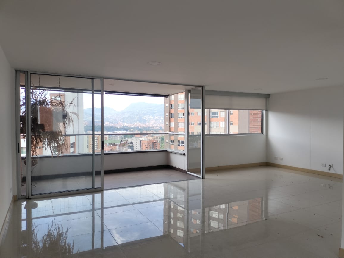 Apartamento en arriendo en El Poblado, Medellín · foto 2 de 20