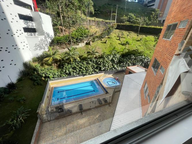 Apartamento de 3 alcobas en venta en Las Lomitas, Sabaneta, 117 m² · foto 2 de 19