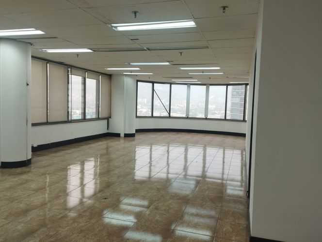 Oficina en arriendo en El Poblado, Medellín, 153 m² · foto 2 de 17
