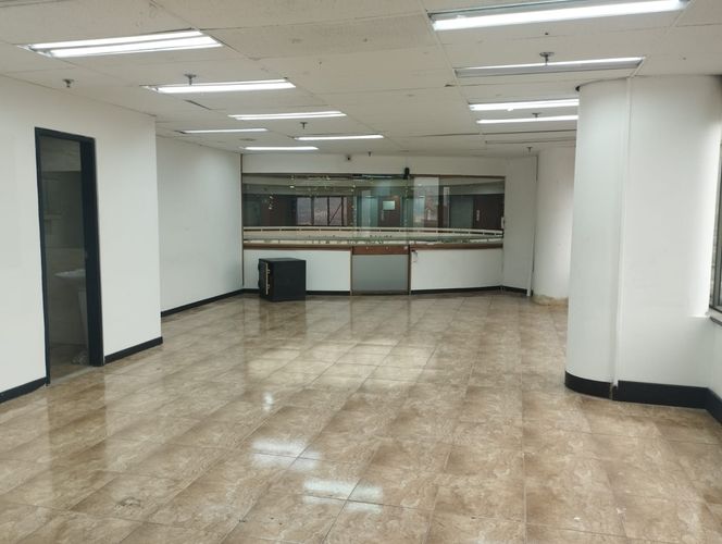 Oficina en arriendo en El Poblado, Medellín, 153 m² · foto 8 de 17