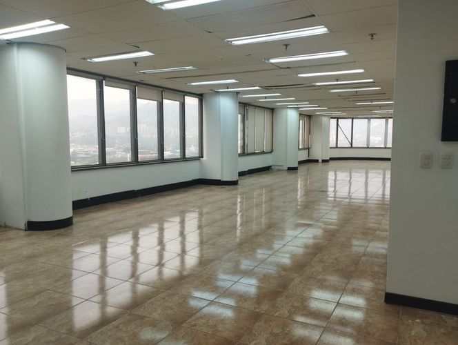 Oficina en arriendo en El Poblado, Medellín, 153 m² · foto 4 de 17