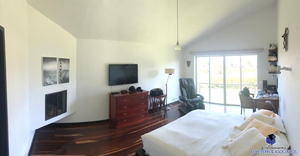 Casa de 4 alcobas en venta en Llano Grande, Rionegro, 1580 m² · foto 3 de 24