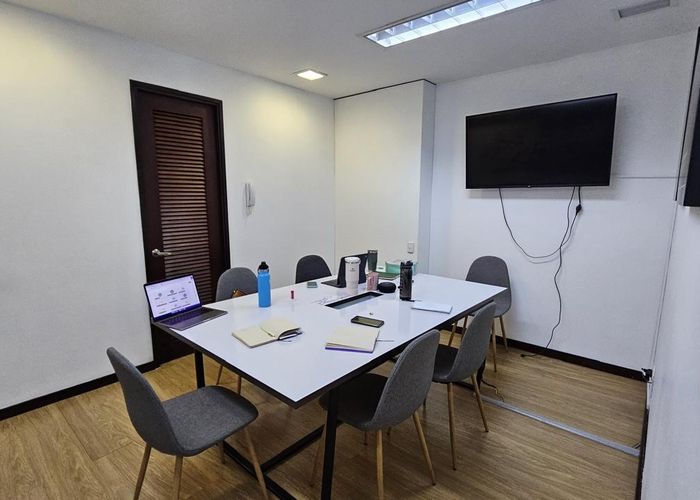 Oficina en arriendo en El Poblado, Medellín, 90 m² · foto 2 de 4