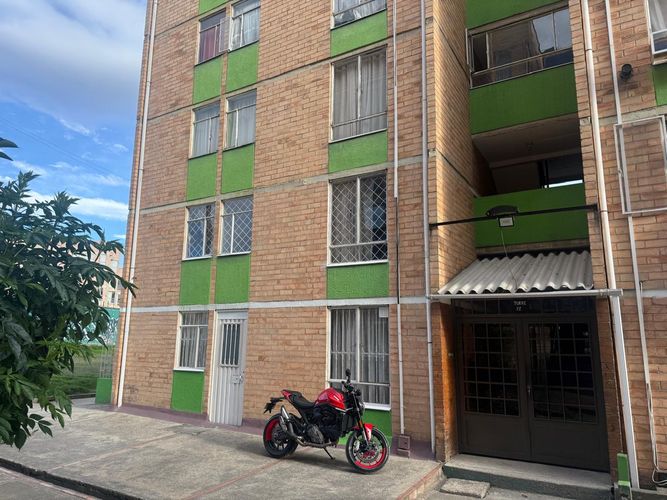 Apartamento de 3 alcobas en venta en La Cristalina, Soacha, 63 m² · foto 2 de 15