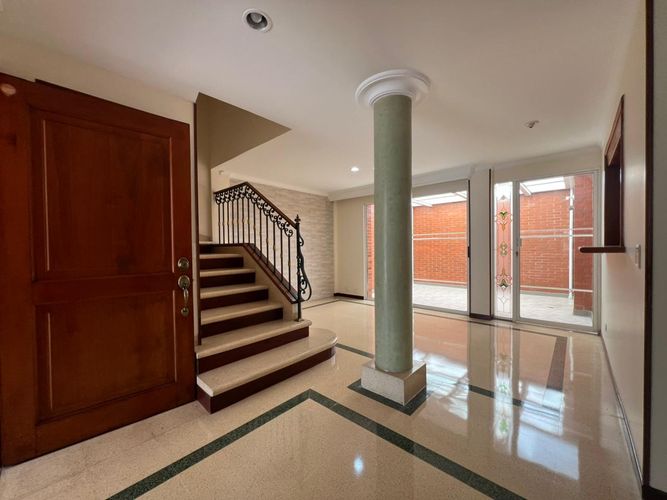 Casa de 3 alcobas en venta en Loma Benedictinos, Envigado, 186 m² · foto 2 de 19