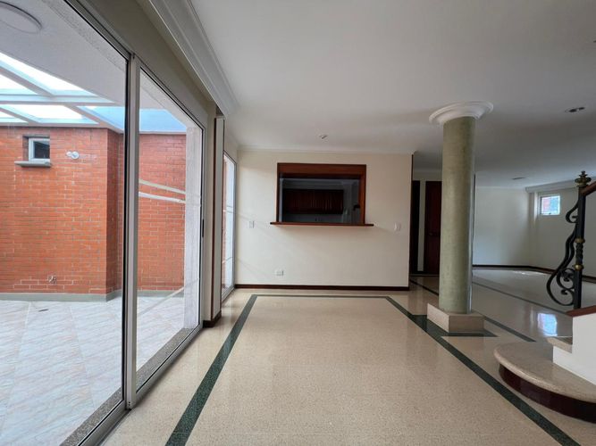 Casa de 3 alcobas en venta en Loma Benedictinos, Envigado, 186 m² · foto 4 de 19