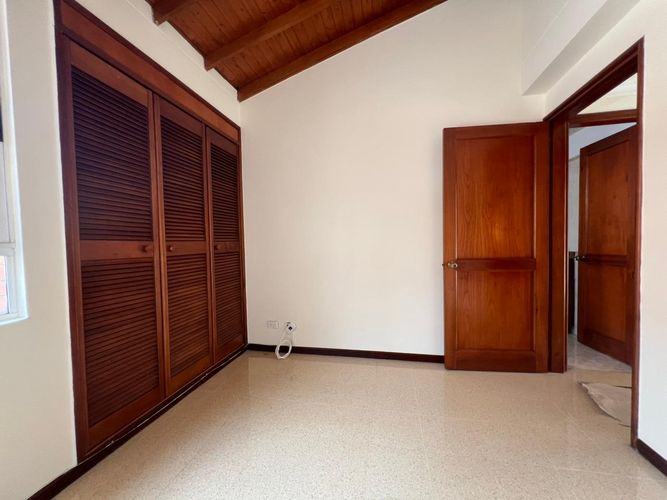 Casa de 3 alcobas en venta en Loma Benedictinos, Envigado, 186 m² · foto 9 de 19