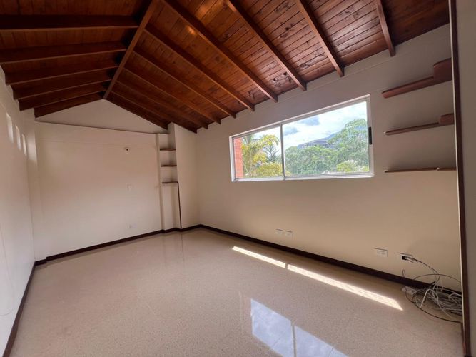 Casa de 3 alcobas en venta en Loma Benedictinos, Envigado, 186 m² · foto 15 de 19
