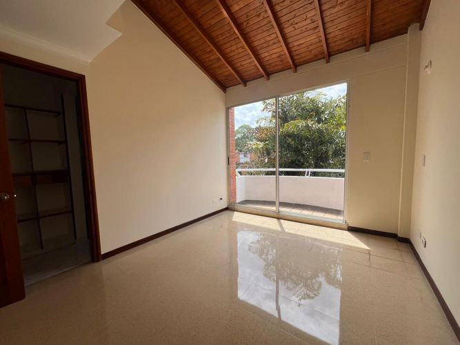 Casa de 3 alcobas en venta en Loma Benedictinos, Envigado, 186 m² · foto 11 de 19