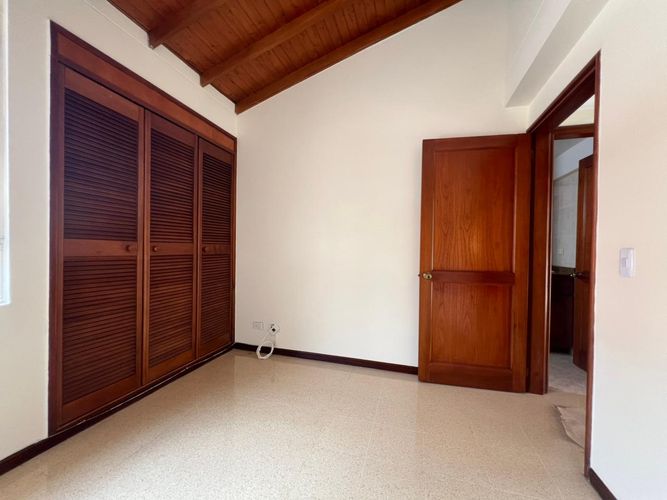 Casa de 3 alcobas en venta en Loma Benedictinos, Envigado, 186 m² · foto 8 de 19