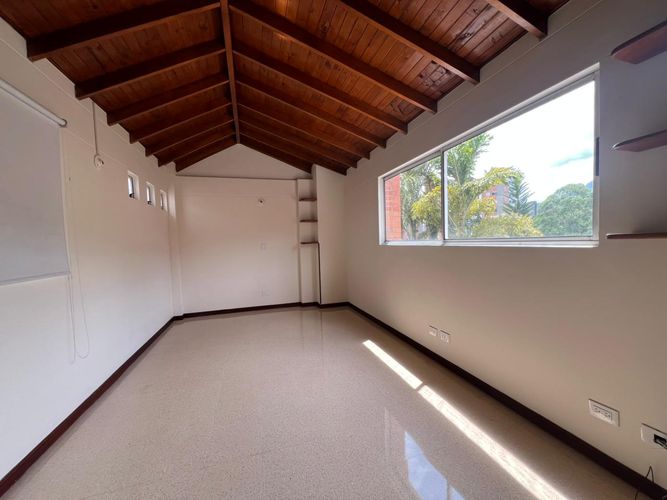 Casa de 3 alcobas en venta en Loma Benedictinos, Envigado, 186 m² · foto 16 de 19
