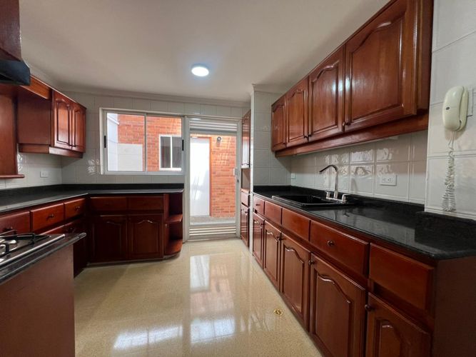 Casa de 3 alcobas en venta en Loma Benedictinos, Envigado, 186 m² · foto 5 de 19