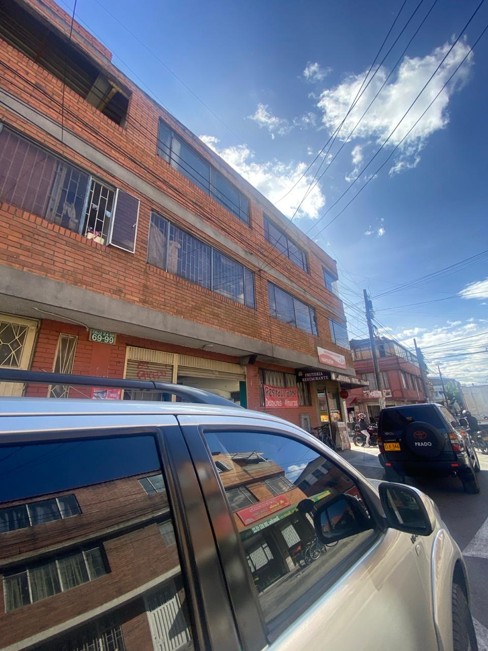 Casa en venta en Villa Claudia, Bogotá · foto 2 de 9