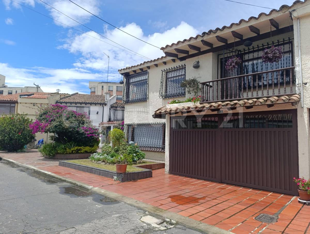 Casa en venta en Morato, Bogotá · foto 2 de 24