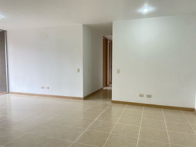 Apartamento de 3 alcobas en arriendo en San Jose, Sabaneta, 87 m² · foto 6 de 20
