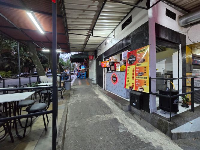 Local en venta en La América, Medellín, 15 m² · foto 2 de 15