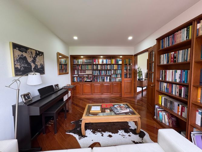 Apartaestudio en venta en La Calleja, Bogotá, 220 m² · foto 3 de 23