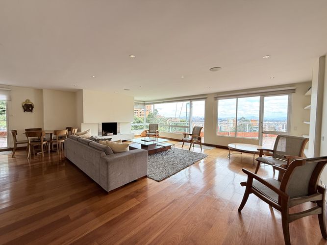 Apartamento de 2 alcobas en venta en Chapinero Alto, Bogotá, 162 m² · foto 2 de 24