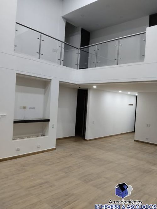 Casa de 4 alcobas en venta en Loma Del Escobero, Envigado, 260 m² · foto 3 de 12