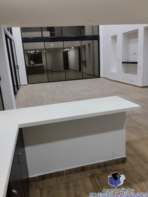Casa de 4 alcobas en venta en Loma Del Escobero, Envigado, 260 m² · foto 7 de 12