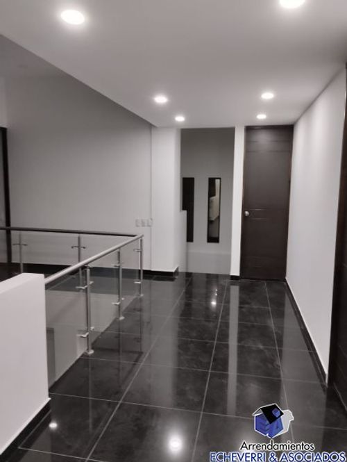 Casa de 4 alcobas en venta en Loma Del Escobero, Envigado, 260 m² · foto 8 de 12