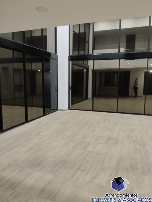 Casa de 4 alcobas en venta en Loma Del Escobero, Envigado, 260 m² · foto 9 de 12