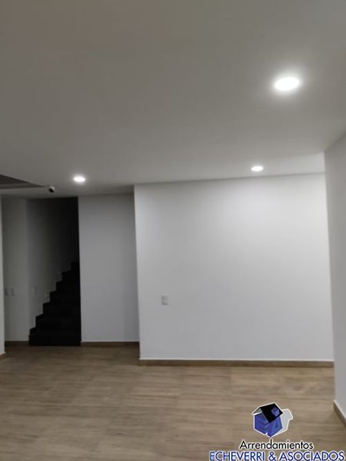 Casa de 4 alcobas en venta en Loma Del Escobero, Envigado, 260 m² · foto 10 de 12
