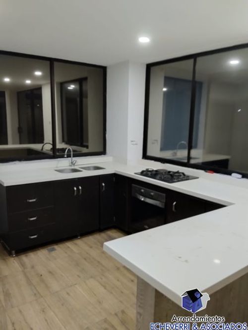 Casa de 4 alcobas en venta en Loma Del Escobero, Envigado, 260 m² · foto 11 de 12
