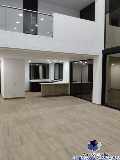 Casa de 4 alcobas en venta en Loma Del Escobero, Envigado, 260 m² · foto 12 de 12