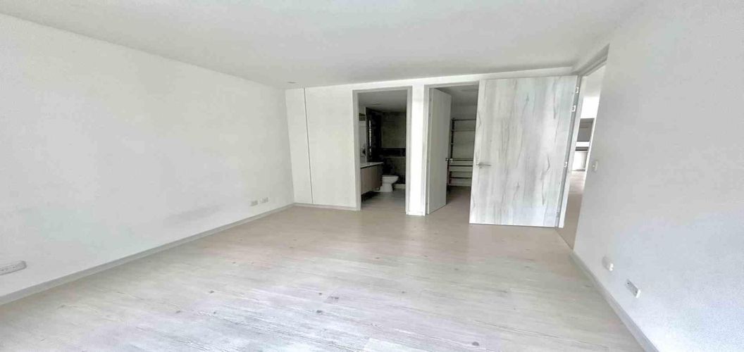 Apartamento de 3 alcobas en venta en Castropol, Medellín, 104 m² · foto 9 de 24