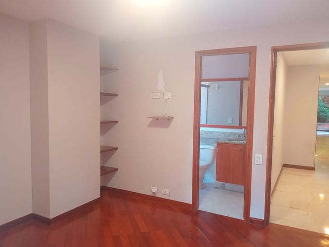 Apartamento de 3 alcobas en arriendo en El Poblado, Medellín, 200 m² · foto 10 de 18