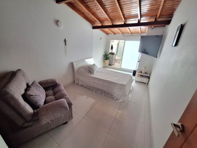Casa de 4 alcobas en venta en Calasanz, Medellín, 244 m² · foto 17 de 20