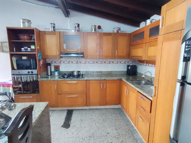 Casa de 5 alcobas en venta en Los Angeles, Medellín, 159 m² · foto 8 de 24