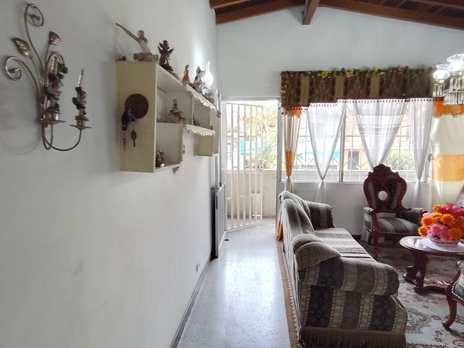 Casa de 5 alcobas en venta en Los Angeles, Medellín, 159 m² · foto 19 de 24