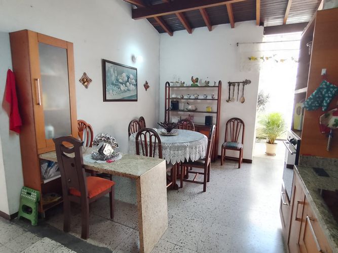 Casa de 5 alcobas en venta en Los Angeles, Medellín, 159 m² · foto 21 de 24