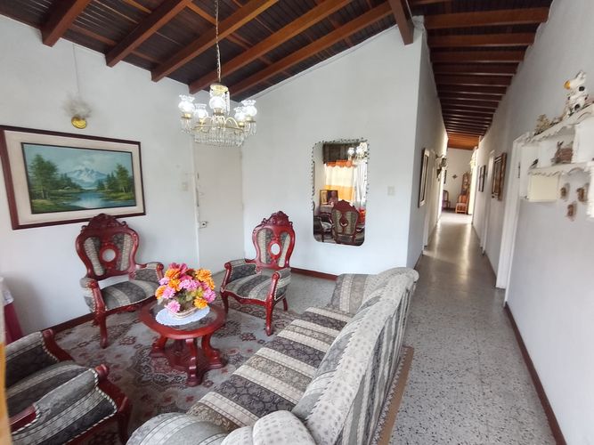 Casa de 5 alcobas en venta en Los Angeles, Medellín, 159 m² · foto 22 de 24