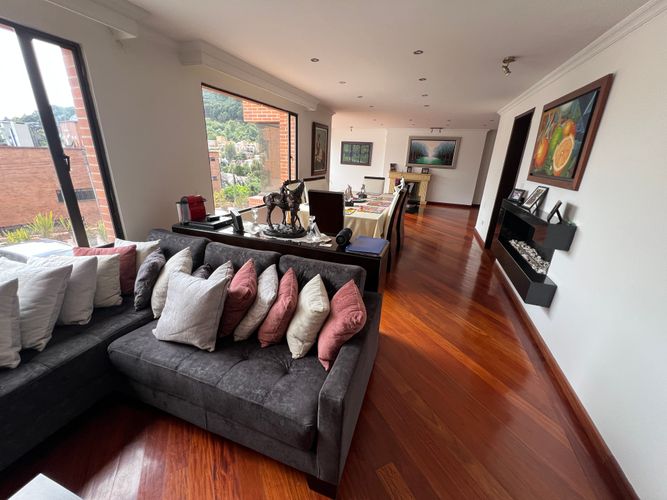 Apartamento de 3 alcobas en venta en Chicó Alto, Bogotá, 230 m² · foto 3 de 18