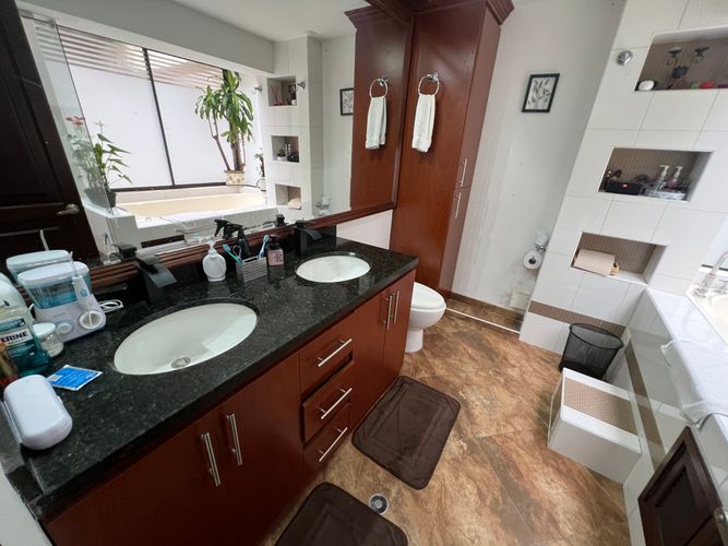 Apartamento de 3 alcobas en venta en Chicó Alto, Bogotá, 230 m² · foto 10 de 18