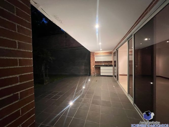 Casa de 3 alcobas en venta en Zona Centro, Envigado, 370 m² · foto 9 de 17