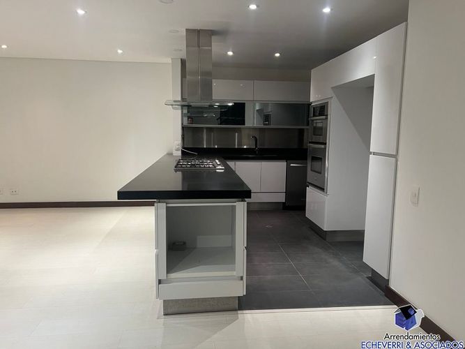 Casa de 3 alcobas en venta en Zona Centro, Envigado, 370 m² · foto 11 de 17