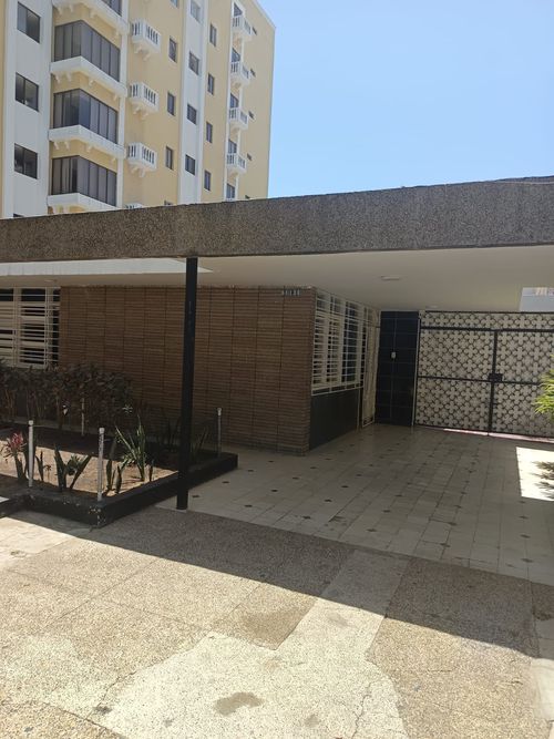 Casa en venta en El Prado, Barranquilla, 742 m² · foto 2 de 2